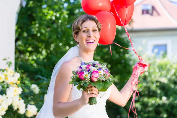 Braut Bei Hochzeit Mit Heliumballons — Stockfoto