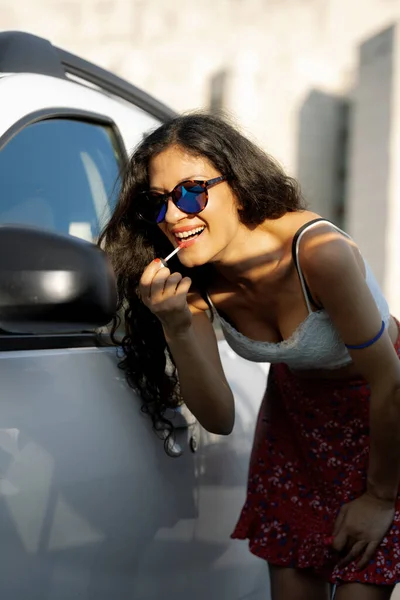 Beautiful Girl Sunglasses Putting Lipstick Using Car Mirror Sunny Summer — Stock Photo, Image