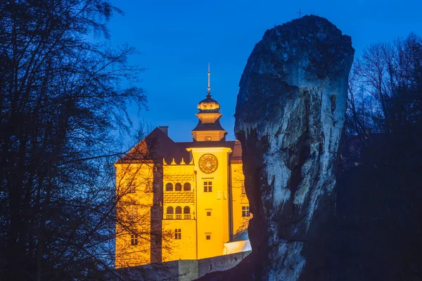 stock image Pieskowa Skala Castle at night 