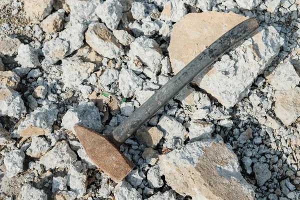 Eisenhammer Bricht Stein Stücke Großer Vorschlaghammer Für Den Bau — Stockfoto