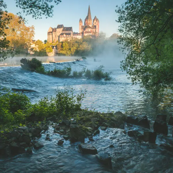 Nehir Kıyısındaki Limburg Katedrali — Stok fotoğraf