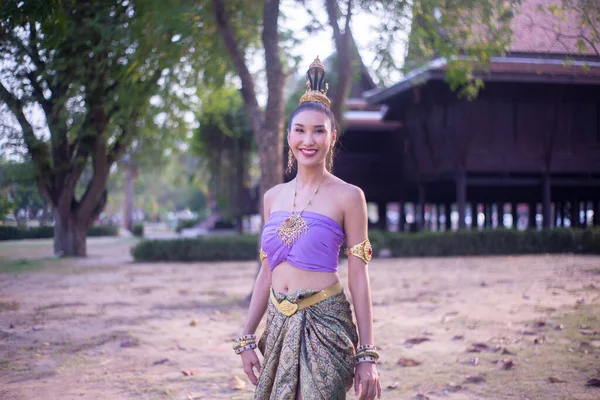 Thaiföld Vagy Thai Jelmez Ázsiai Ruha Koncepció Fiatal Thai Gyönyörű — Stock Fotó