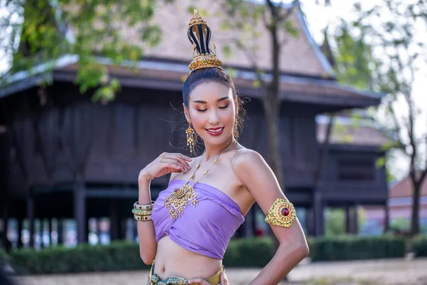 Thaiföld Vagy Thai Jelmez Ázsiai Ruha Koncepció Fiatal Thai Gyönyörű — Stock Fotó