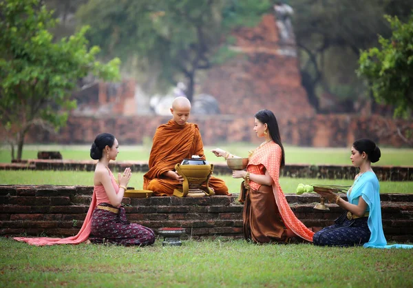 Buddyjscy Mnisi Świątyni Wat Mahathat Sukhothai — Zdjęcie stockowe