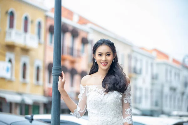 Retrato Jovem Mulher Asiática Vestido Noiva — Fotografia de Stock