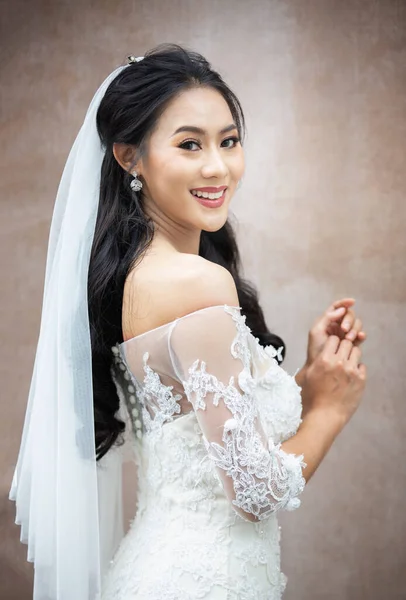 Portré Fiatal Ázsiai Esküvői Ruha — Stock Fotó