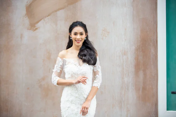 Portrait Young Asian Woman Wedding Dress — Stock Photo, Image