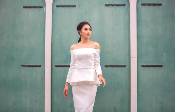 Portrait Young Asian Woman Wedding Dress — Stock Photo, Image