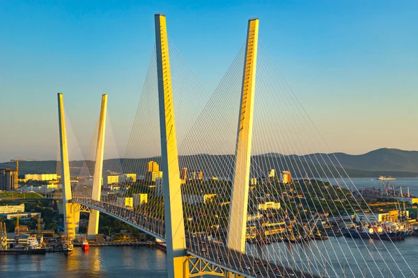 Ponte Dourada Marco Cidade Pôr Sol — Fotografia de Stock