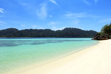 Deniz manzarası çok güzel. Doğa, seyahat arka planı 