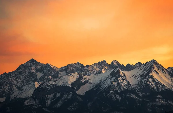 Θέα Στο Βουνό Κατά Ηλιοβασίλεμα — Φωτογραφία Αρχείου
