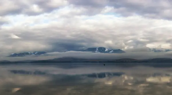 Paisagem Montanhas Nevadas Lago — Fotografia de Stock