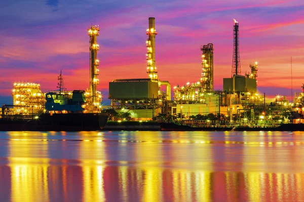 Raffinerie Produktionsanlage Industrieller Hintergrund — Stockfoto