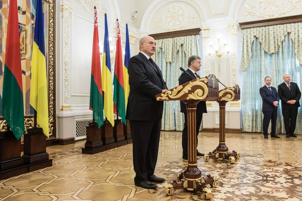 Alexander Lukashenko和Petro Poroshenko — 图库照片