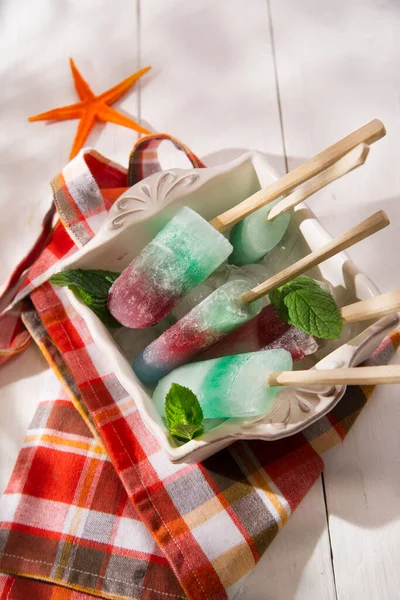 五颜六色的冰柱 夏季甜点 — 图库照片