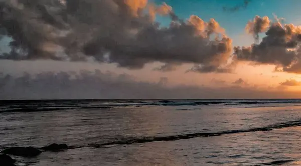 Malerische Aufnahme Des Schönen Sonnenuntergangs Himmel Über Ozean — Stockfoto