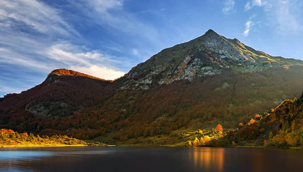 Landschaft Aus See Und Bergen — Stockfoto