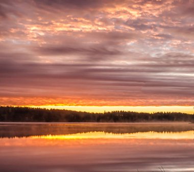 Gün batımında deniz manzarası