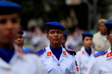 Salvador, Bahia, Brezilya - 7 Eylül 2014: Bahia Askeri Polis Koleji öğrencileri, Brezilya 'nın Salvador' daki bağımsızlığını kutlamak için düzenlenen Sivil-Askeri geçit sırasında görüldü..