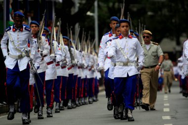 Salvador, Bahia, Brezilya - 7 Eylül 2014: Bahia Askeri Polis Koleji öğrencileri, Brezilya 'nın Salvador' daki bağımsızlığını kutlamak için düzenlenen Sivil-Askeri geçit sırasında görüldü..