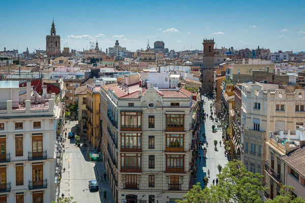 Uitzicht Binnenstad Van Valencia Met Mensen Die Straat Lopen Daken — Stockfoto