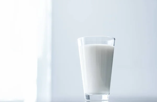Giornata Mondiale Del Latte Bicchiere Pieno Sul Tavolo Marmo — Foto Stock