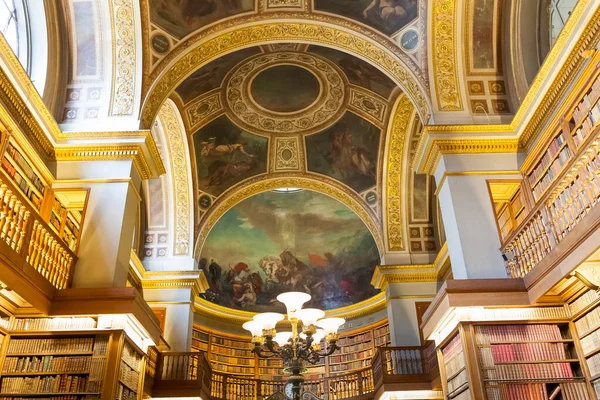 프랑스 2013년 15일 Delacroix에 그려진 천장과 어셈블리 예술의 도서관 프랑스 — 스톡 사진