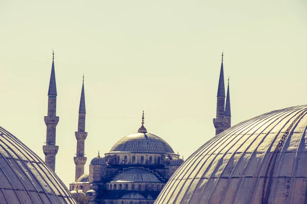 在伊斯坦布尔的奥斯曼风格清真寺 — 图库照片