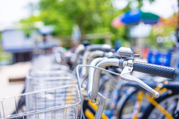 Fahrräder Auf Dem Fahrradparkplatz Straßenrand — Stockfoto