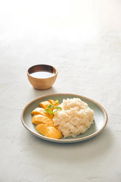 Thaise Stijl Tropische Dessert Kleverige Rijst Met Mango Eten — Stockfoto