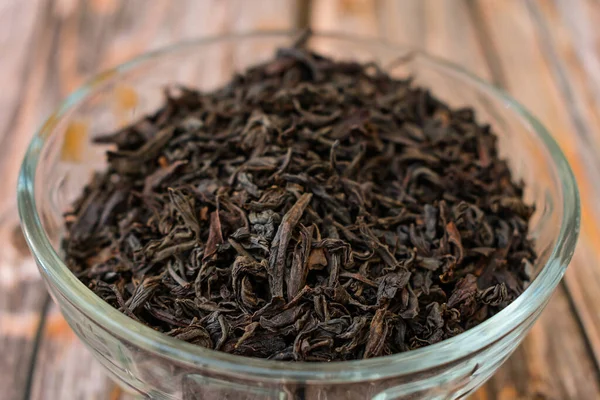 Dry Large Black Tea Leaves Glass Bowl — Stock Photo, Image