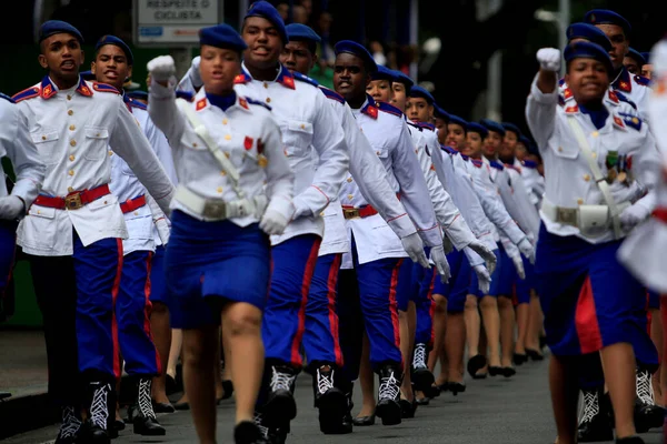 萨尔瓦多 巴西巴伊亚州 巴伊亚州 2014年9月7日 巴伊亚州宪兵学院的学生在庆祝巴西独立的军民阅兵式上露面 — 图库照片