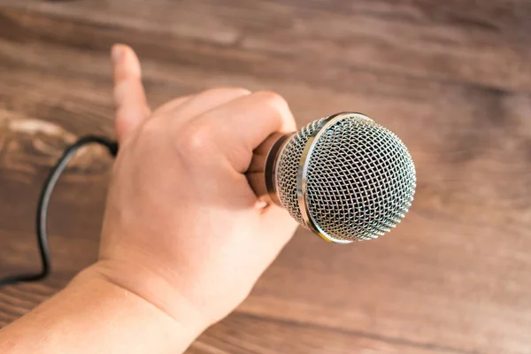 Showman Holding Musical Microphone His Hand — Stock Photo, Image