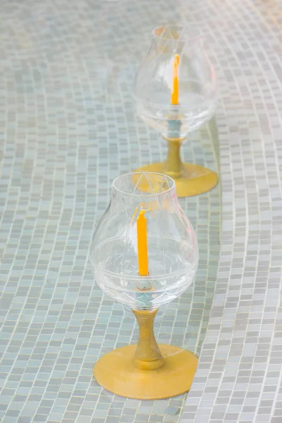 佛教中蜡烛的玻璃烛台 — 图库照片