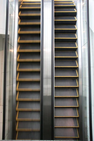 Alışveriş Merkezinde Yürüyen Merdiven Var — Stok fotoğraf