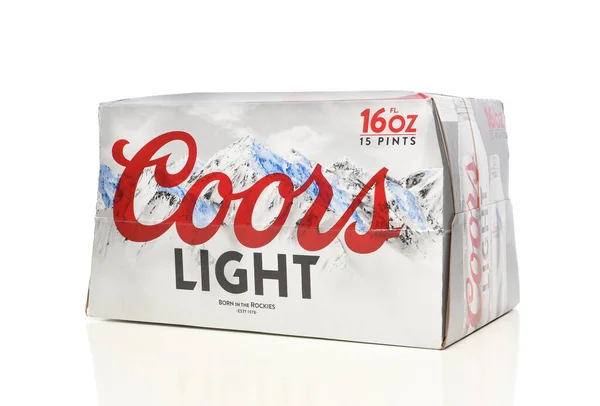 Pacote Contagens Garrafas Cerveja Alumínio Leve Coors Branco Com Reflexão — Fotografia de Stock