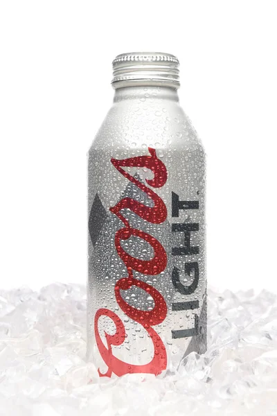 Coors Light Aluminum Pint Bottle Standing Bed Ice — Stock Photo, Image