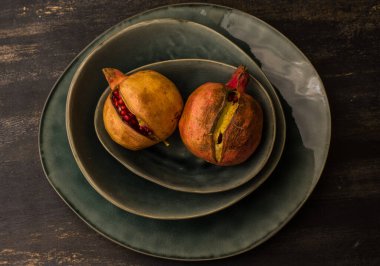 Olgun organik narlardan yakın çekim.