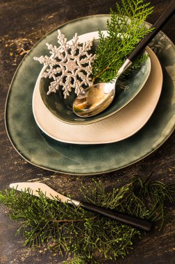 Noel sofrası dekorunun yakın görüntüsü    