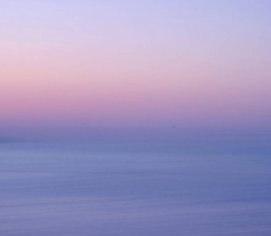 Okyanusun üzerinde güzel bir gün batımı