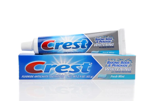 Irvine California August 2019 Tube Crest Fluoride Anticavity Whitening Toothpaste — Zdjęcie stockowe