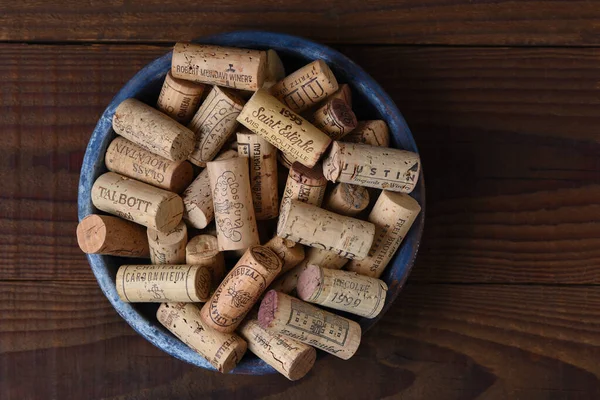 Irivne California Jan 2020 Group Brand Wine Corks Bowl Domestic — 图库照片