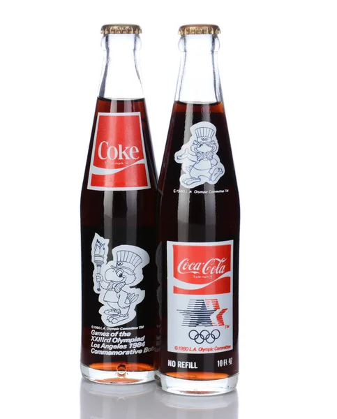 1984年奥运会两个纪念可乐瓶 — 图库照片