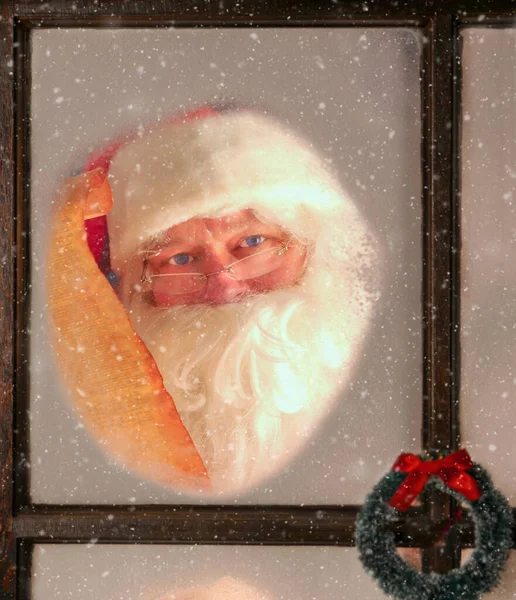 Père Noël Dans Fenêtre Avec Liste — Photo