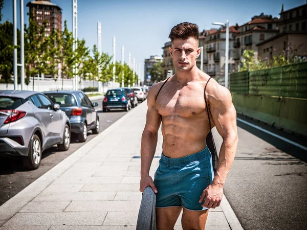 Bonito Muscular Shirtless Hunk Man Livre Cenário Cidade — Fotografia de Stock