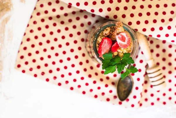 イチゴと健康的な朝食 — ストック写真