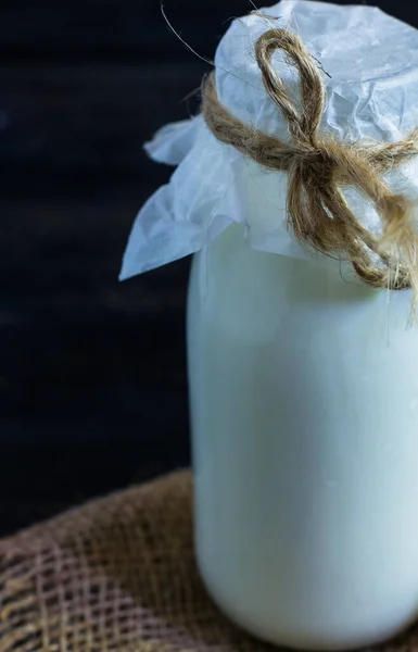 Молоко Сільському Тлі Вид Крупним Планом — стокове фото