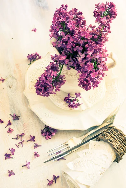 Spring Lilac Flowers Table Decoration — Stock Photo, Image