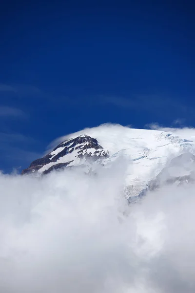 Berg Wolken Über Blauem Himmel — Stockfoto