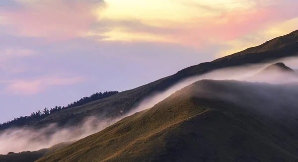 Пейзаж Гір Під Час Заходу Сонця — стокове фото